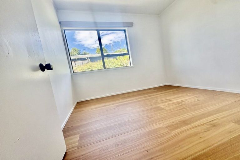 Photo of property in 957 East Coast Road, Torbay, Auckland, 0630