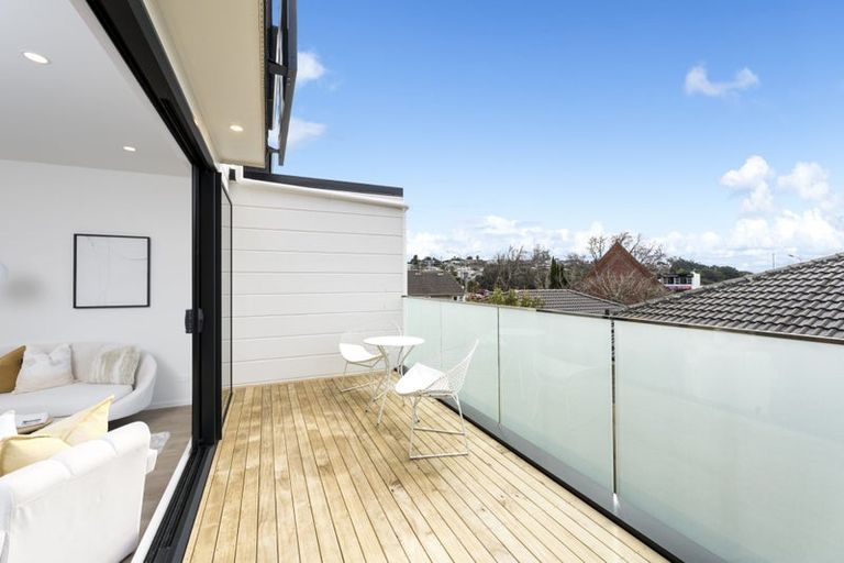 Photo of property in 8/6 Shakespeare Road, Milford, Auckland, 0620