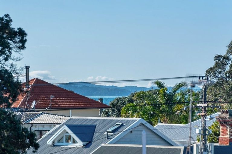 Photo of property in 4/48a Vauxhall Road, Devonport, Auckland, 0624