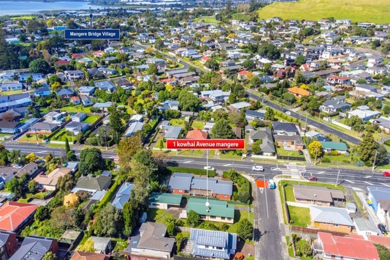 Photo of property in 1 Kowhai Avenue, Mangere Bridge, Auckland, 2022