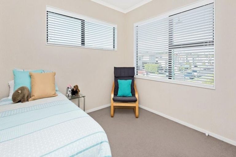 Photo of property in 1 Lorenzo Way, Flat Bush, Auckland, 2016