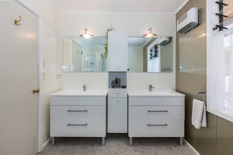 Photo of property in 87b Joseph Banks Drive, Whitby, Porirua, 5024