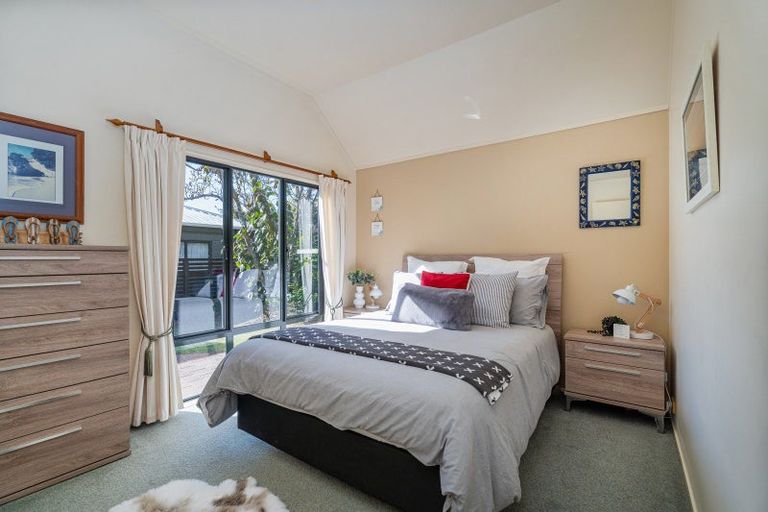 Photo of property in 28 Hahei Beach Road, Hahei, Whitianga, 3591