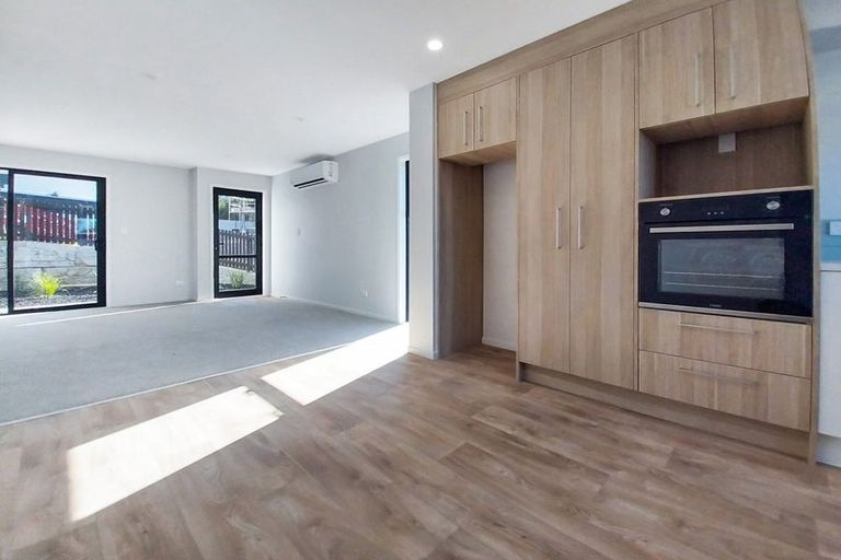 Photo of property in 2 Mikoikoi Crescent, Mangere Bridge, Auckland, 2022
