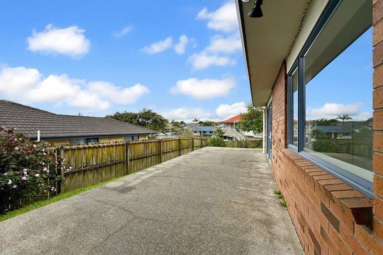 Photo of property in 76 Pitt Avenue, Clendon Park, Auckland, 2103
