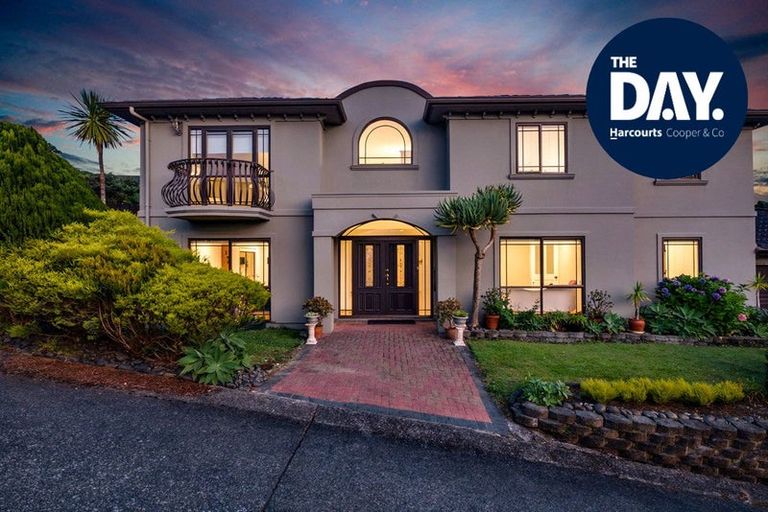 Photo of property in 28a Woodstock Road, Forrest Hill, Auckland, 0620