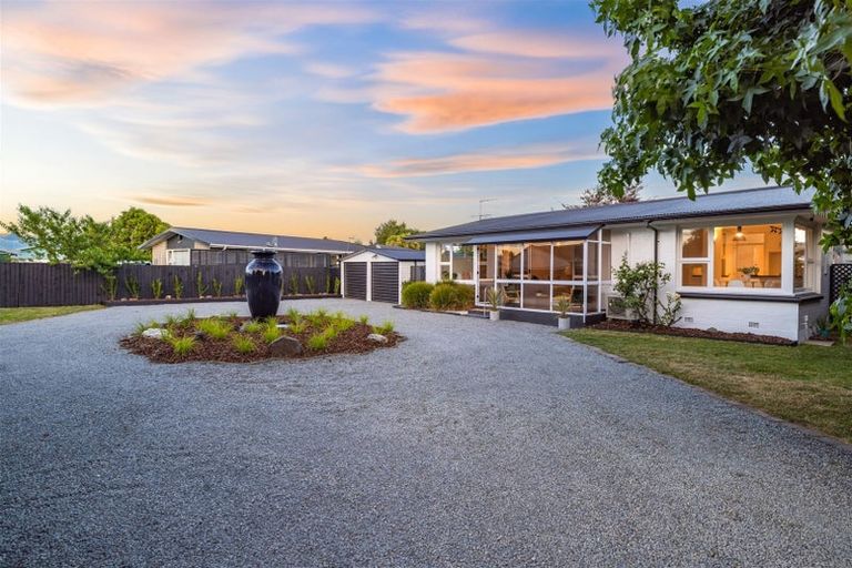 Photo of property in 100 Avondale Road, Avondale, Christchurch, 8061