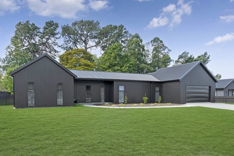 Photo of property in 28 Orchard Road, Greytown, 5712