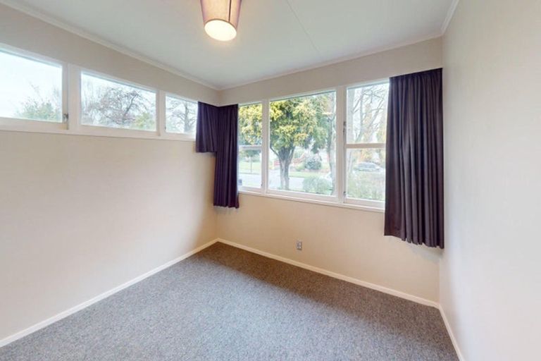 Photo of property in 7 Raglan Avenue, Cloverlea, Palmerston North, 4412