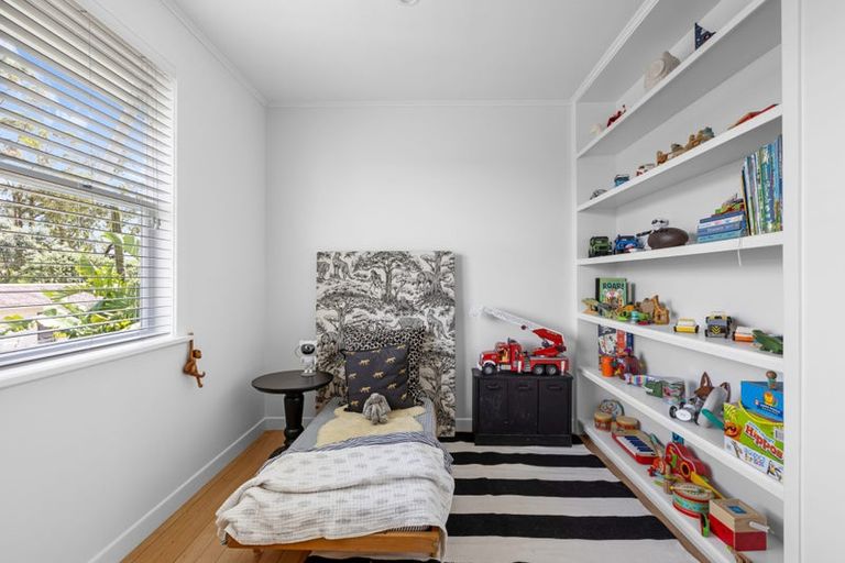 Photo of property in 121 Taikata Road, Te Atatu Peninsula, Auckland, 0610