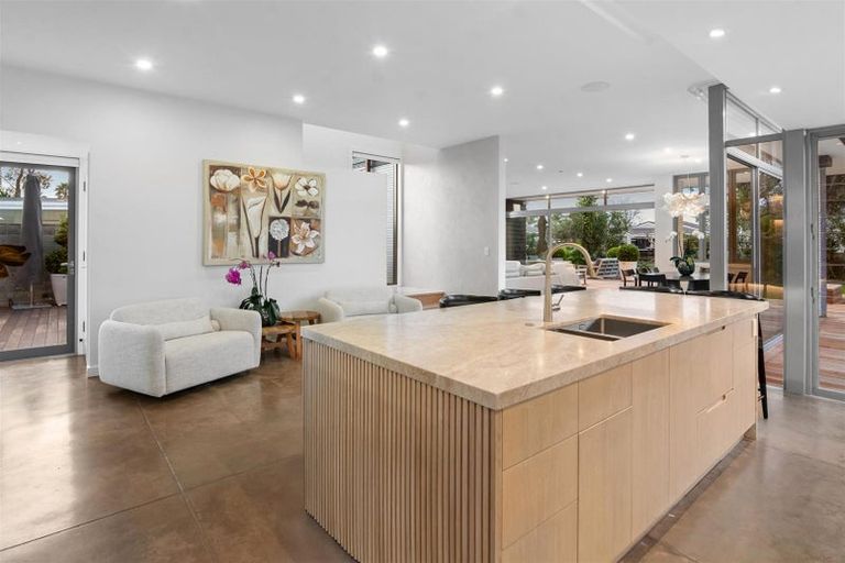 Photo of property in 37 Laurence Street, Manly, Whangaparaoa, 0930