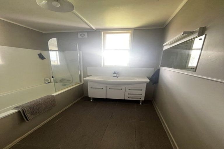 Photo of property in 35 Takutai Avenue, Half Moon Bay, Auckland, 2012