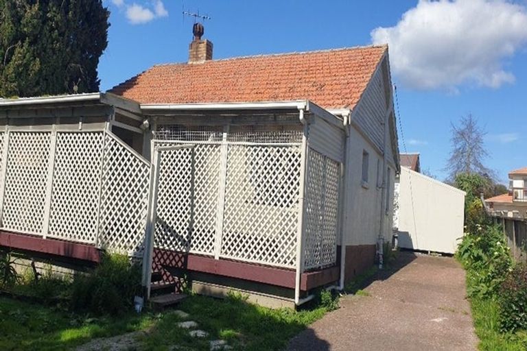 Photo of property in 119 Mcleod Road, Te Atatu South, Auckland, 0610