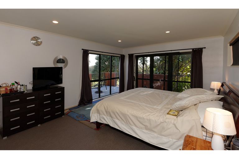 Photo of property in 21 Samara Place, Clendon Park, Auckland, 2103