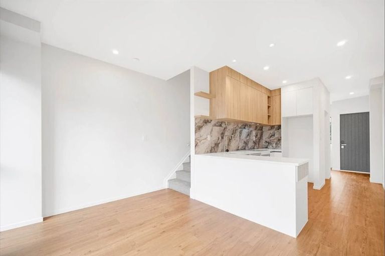 Photo of property in 3/32 Sunlands Drive, Manurewa, Auckland, 2102