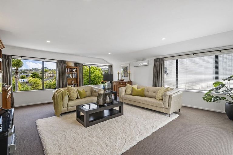 Photo of property in 31 Seaton Road, Murrays Bay, Auckland, 0630