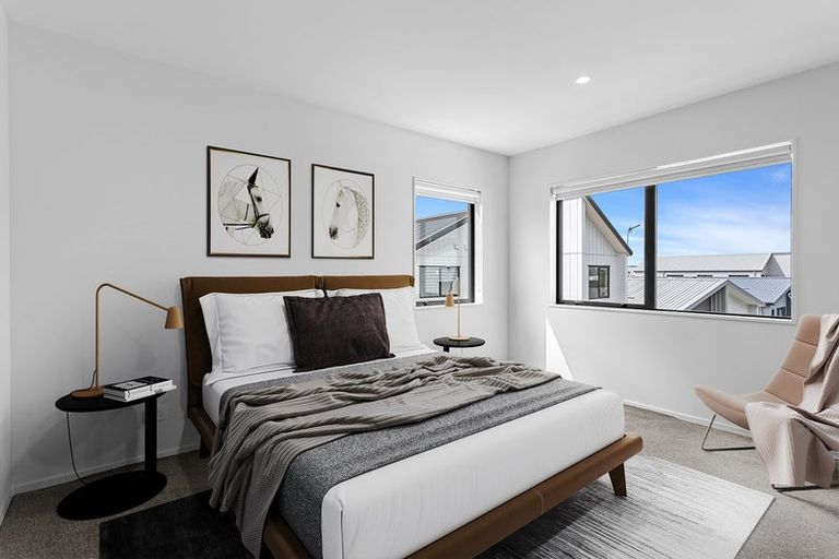 Photo of property in 22 Port Way, Rosehill, 2113