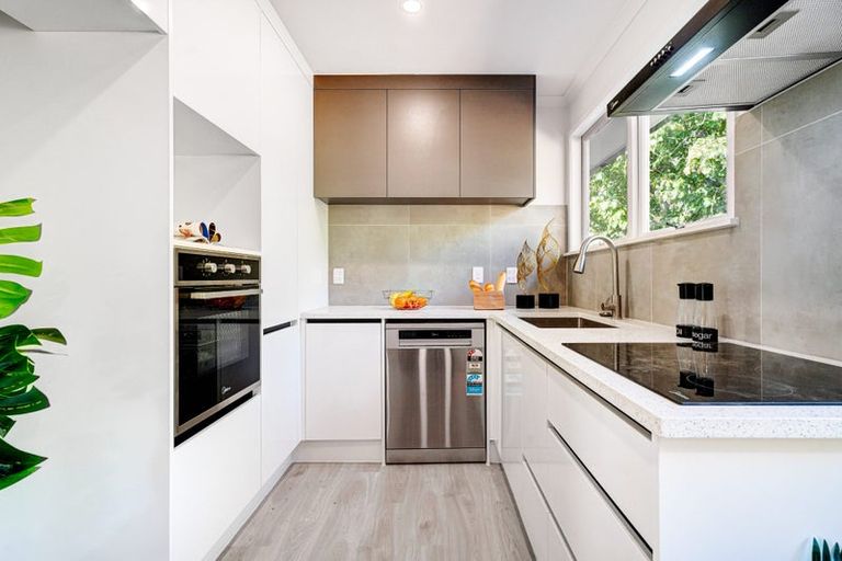 Photo of property in 51 Fitzwater Place, Henderson, Auckland, 0612