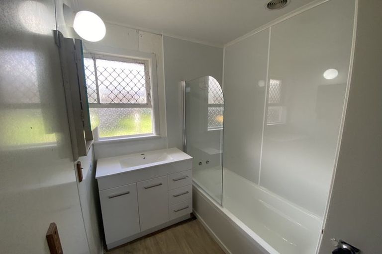 Photo of property in 3 Gainsborough Street, Manurewa, Auckland, 2102