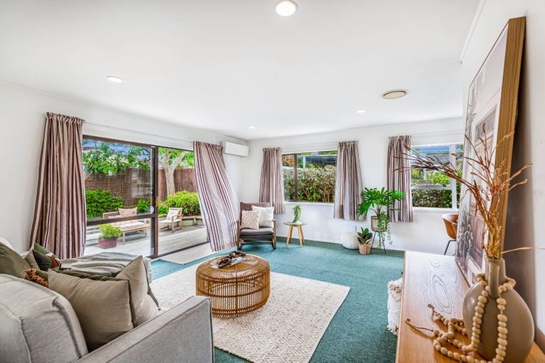 Photo of property in 16 Glenhaven Place, Te Atatu Peninsula, Auckland, 0610