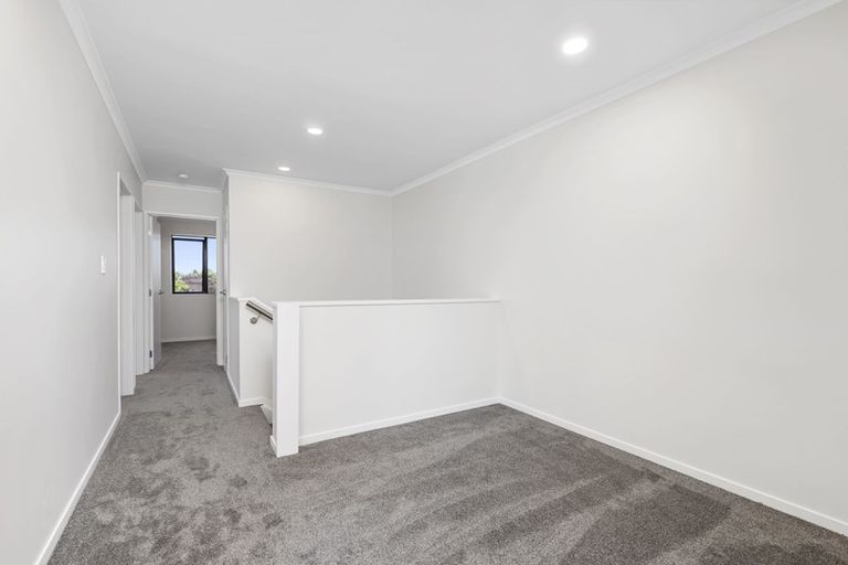 Photo of property in 10c Neilon Place, Northcross, Auckland, 0632