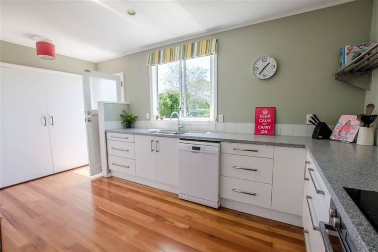 Photo of property in 65 Ngaio Road, Waikanae, 5036