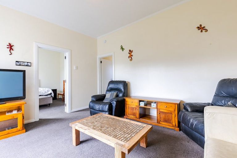 Photo of property in 32 Bathgate Street, South Dunedin, Dunedin, 9012