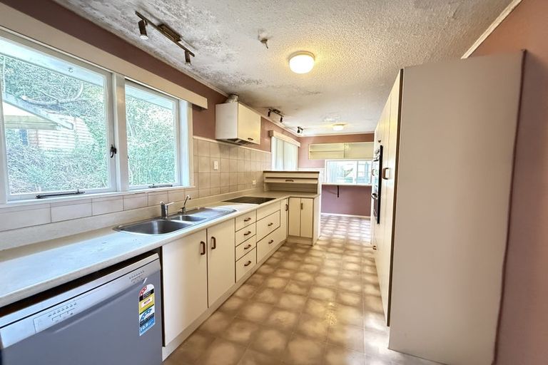 Photo of property in 16 Cypress Place, Sunnynook, Auckland, 0620