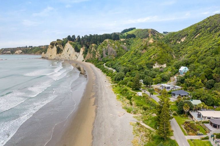 Photo of property in 16 Cathedral Road, Gore Bay, Cheviot, 7383