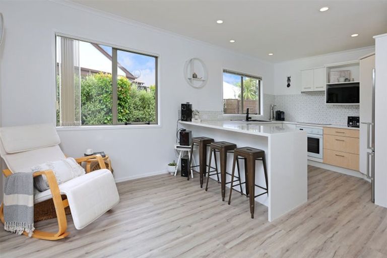 Photo of property in 22 Graven Court, Henderson, Auckland, 0612