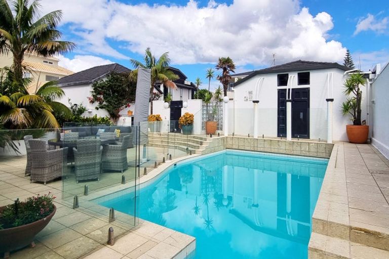 Photo of property in 2/15 Craig Road, Milford, Auckland, 0620