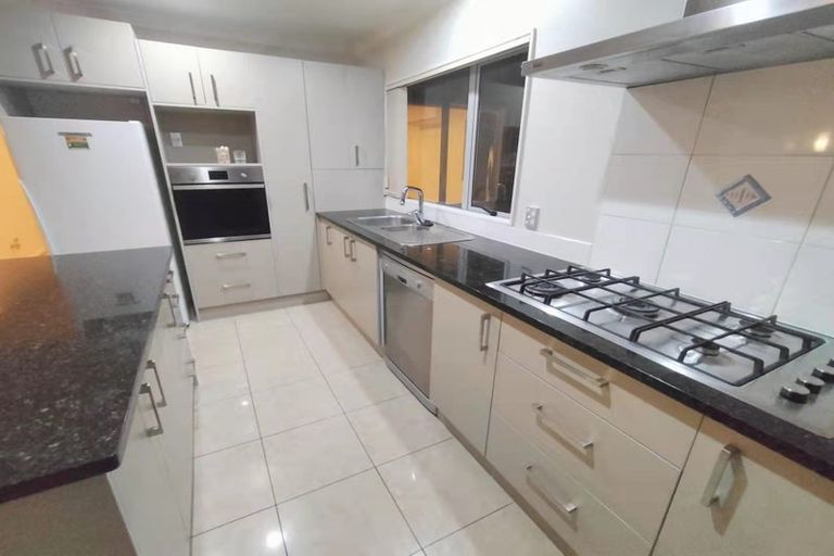Photo of property in 4 Liscooly Place, Flat Bush, Auckland, 2019