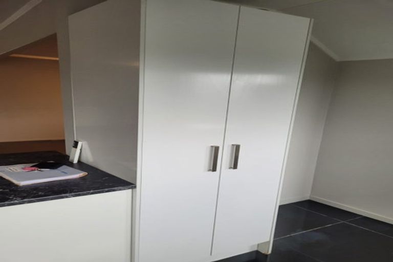 Photo of property in 15 Tiki Street, New Lynn, Auckland, 0600