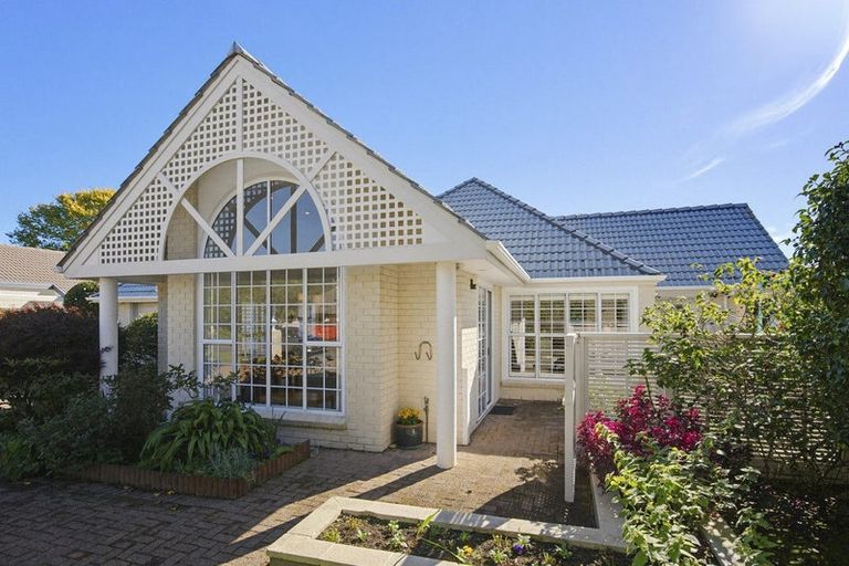 Photo of property in 1 Maple Lane, Waikanae, 5036