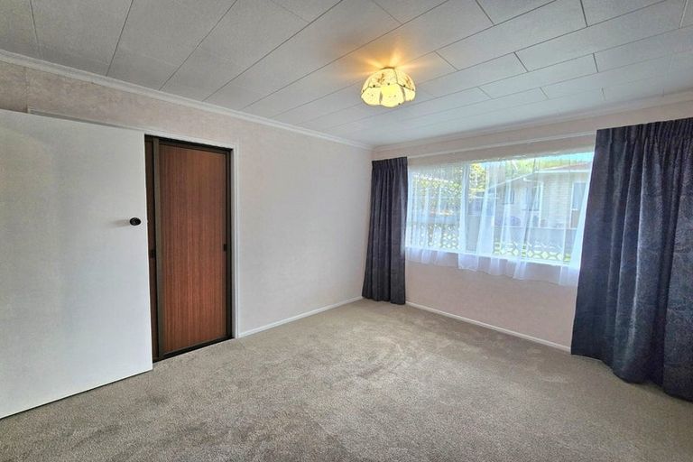 Photo of property in 4 Poplar Grove, Whalers Gate, New Plymouth, 4310