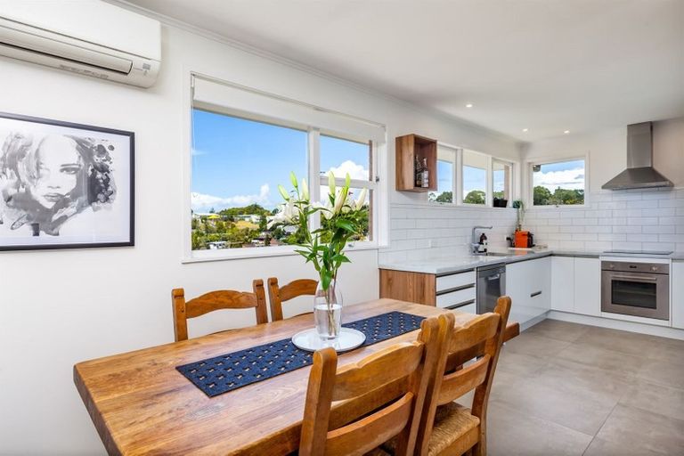 Photo of property in 1/2 Intrepid Place, Torbay, Auckland, 0630