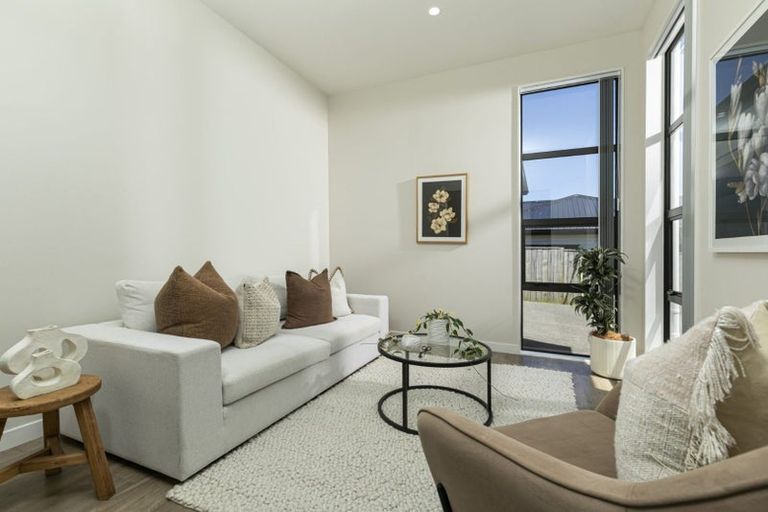 Photo of property in 1 Mcindoe Road, Kumeu, 0810