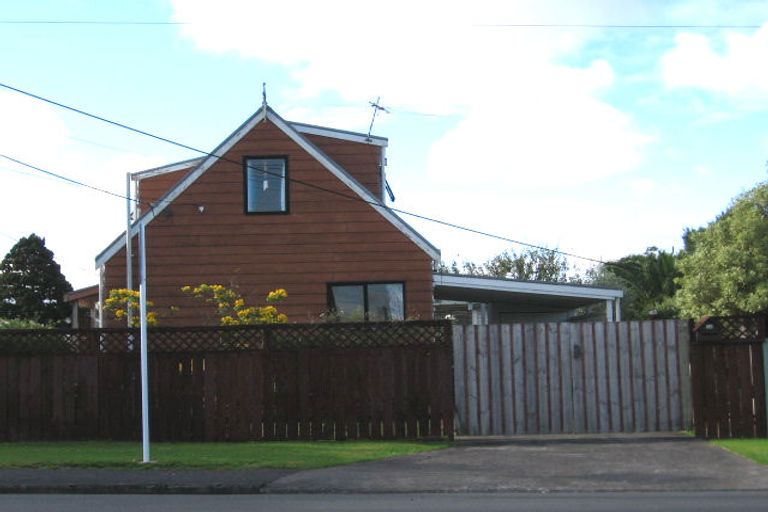 Photo of property in 1/3 Gloria Avenue, Te Atatu Peninsula, Auckland, 0610