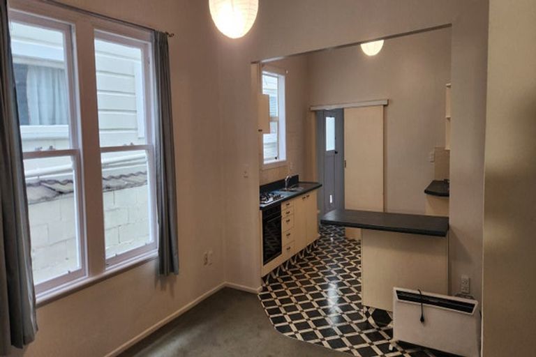 Photo of property in 31 Austin Street, Mount Victoria, Wellington, 6011