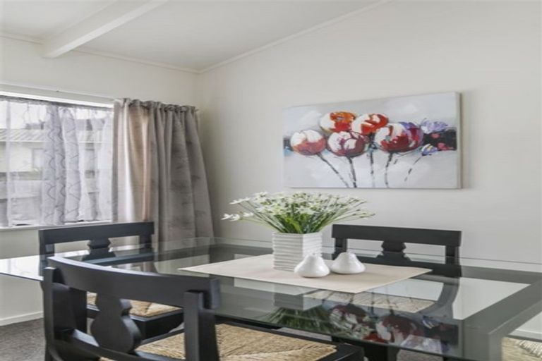 Photo of property in 29 Loughanure Place, Massey, Auckland, 0614