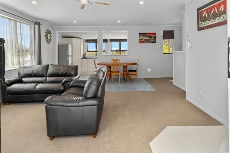 Photo of property in 29 Elizabeth Drive, West Harbour, Auckland, 0618