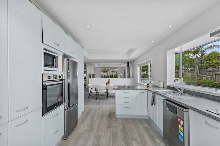 Photo of property in 5 Oystergrove Road, West Harbour, Auckland, 0618