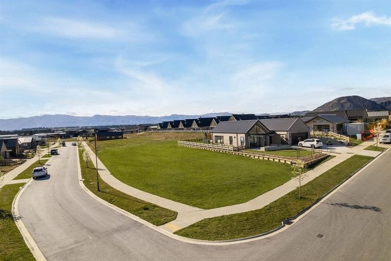 Photo of property in 9 Deans Drive, Wanaka, 9305