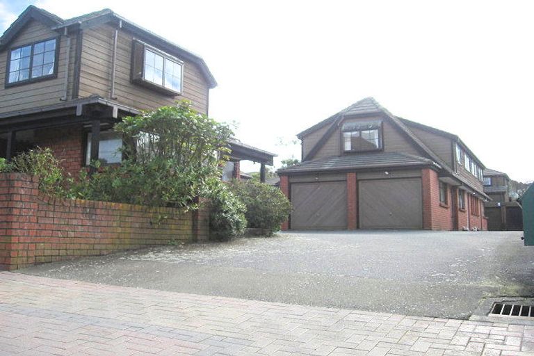 Photo of property in 2/136 Karori Road, Karori, Wellington, 6012