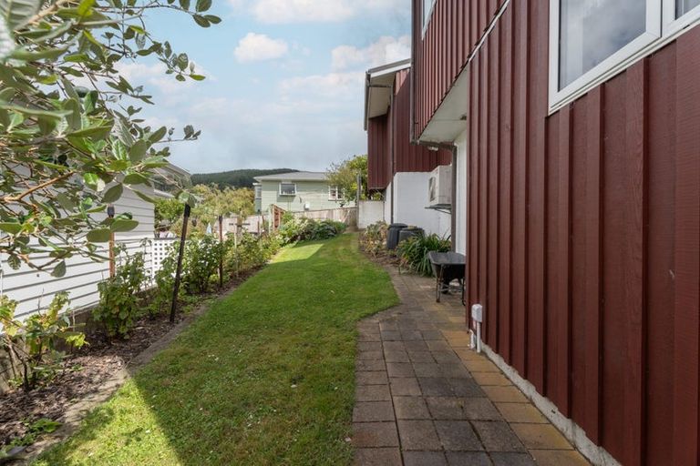 Photo of property in 5 Lane Crescent, Tawa, Wellington, 5028