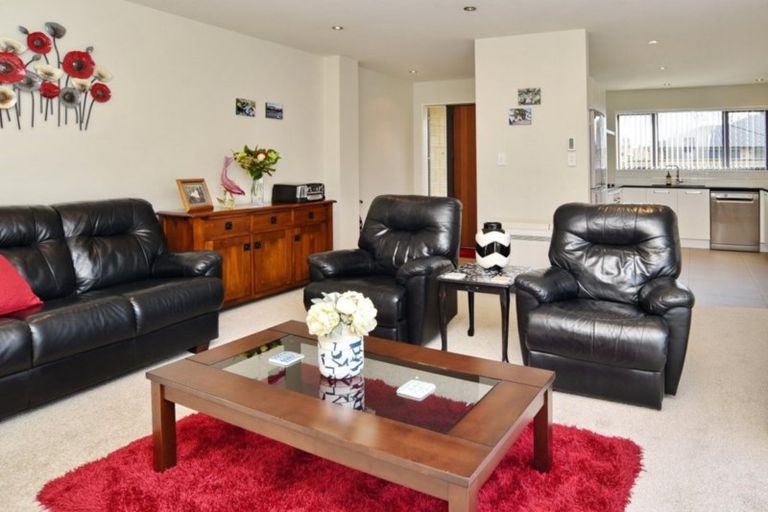 Photo of property in 32 Kotare Avenue, Rangiora, 7400