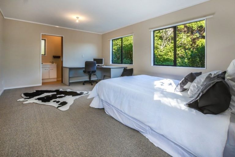 Photo of property in 60 Sailmaker Close, Whitby, Porirua, 5024