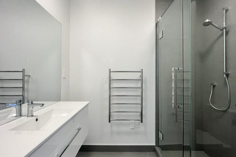 Photo of property in 22/82 East Coast Road, Milford, Auckland, 0620