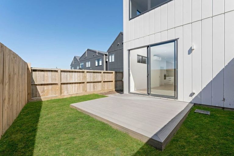 Photo of property in 27 Porowha Road, Westgate, Auckland, 0814