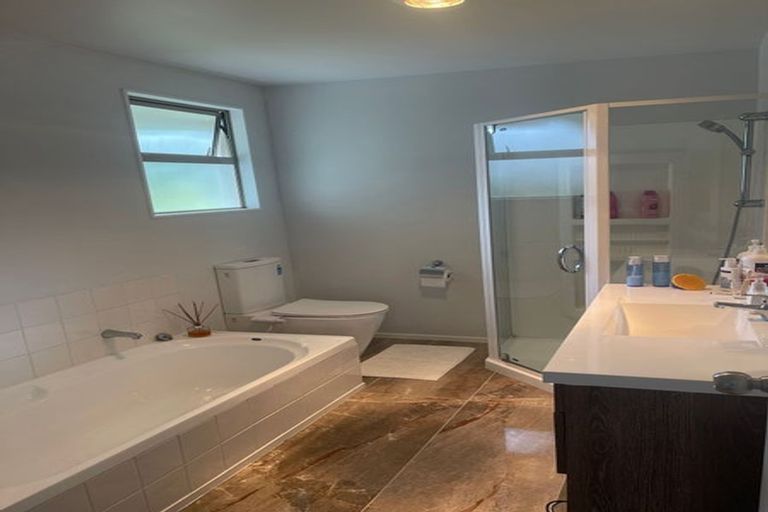 Photo of property in 17 Meteor Place, Schnapper Rock, Auckland, 0632